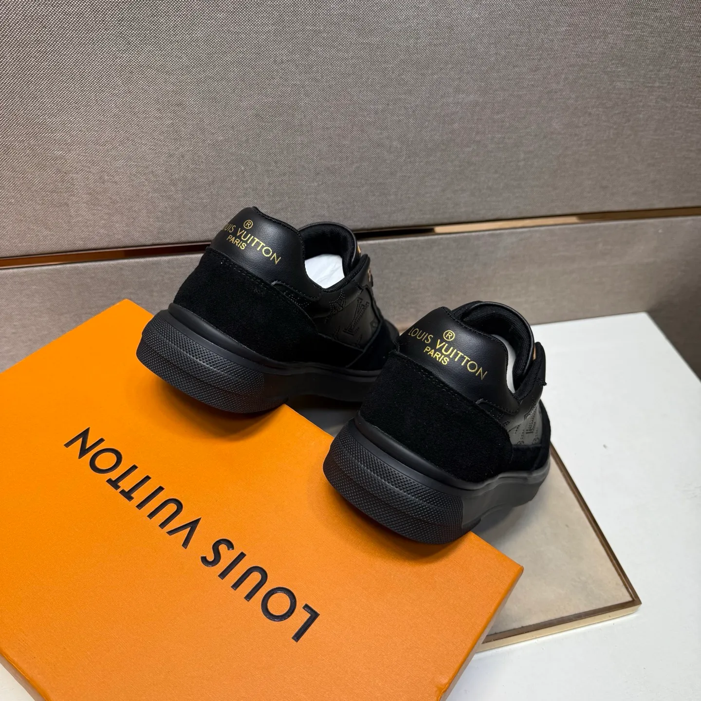 ⬛️Men's shoes 💰p400 [LV～] Men's casual shoes 2025z cabinet sales simultaneously 🔶Size: 38-44 #️⃣ 🔷2 colors🔜The upper is made of multi-material splicing➕Mesh lining, comfortable and breathable, sole: original comfortable and wear-resistant outsole, ⚠️real thing📱photographed🎬real thing is better📢📢📢